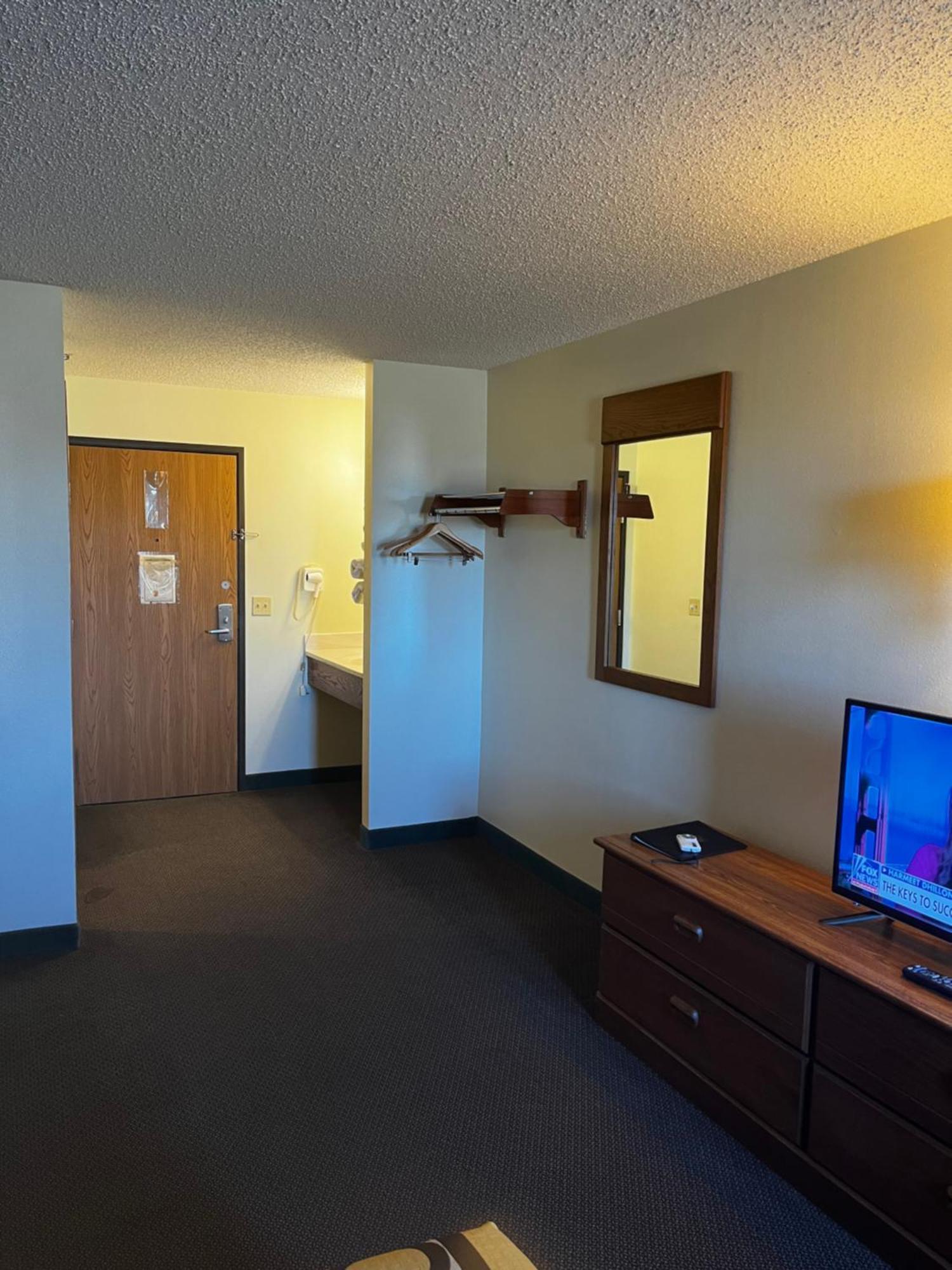 Super 8 by Wyndham Smithville Lake Eksteriør billede